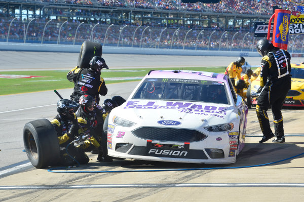 Monster Energy NASCAR Cup Series
GEICO 500
Talladega Superspeedway, Talladega, AL USA
Sunday 7 May 2017
Matt DiBenedetto, GO FAS Racing, EJ Wade Foundation Ford Fusion, makes a pit stop
World Copyright: John K Harrelson
LAT Images
ref: Digital Image 17TAL1jh_05109