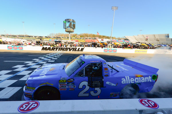 NASCAR Camping World Truck Series
Alpha Energy Solutions 250
Martinsville Speedway, Martinsville, VA USA
Saturday 1 April 2017
Chase Elliott celebrates with a burnout
World Copyright: Logan Whitton/LAT Images
ref: Digital Image 17MART1LW1880