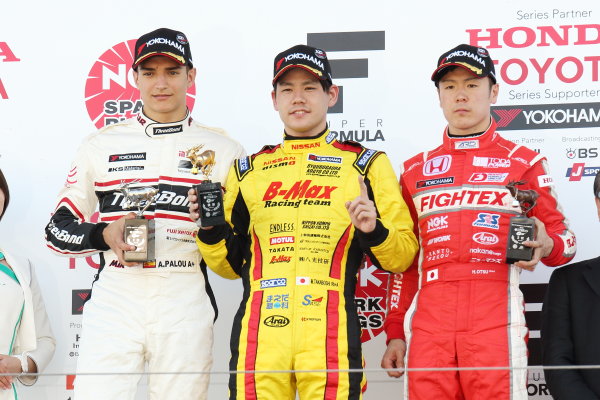 2017 Japanese Formula 3 Championship.
Suzuka, Japan. 22nd - 23rd April 2017. Rd 4 & 5.
Round 5 Winner Mitsunori Takaboshi ( #23 B-MAX NDDP F3 ) 2nd position Alex Palou ( #12 ThreeBond Racing with DRAGO CORSE ) 3rd position Hiroki Otsu ( #2 TODA RACING ) podium, portrait
World Copyright: Yasushi Ishihara / LAT Images.
Ref: 2017JF3_Rd5_004