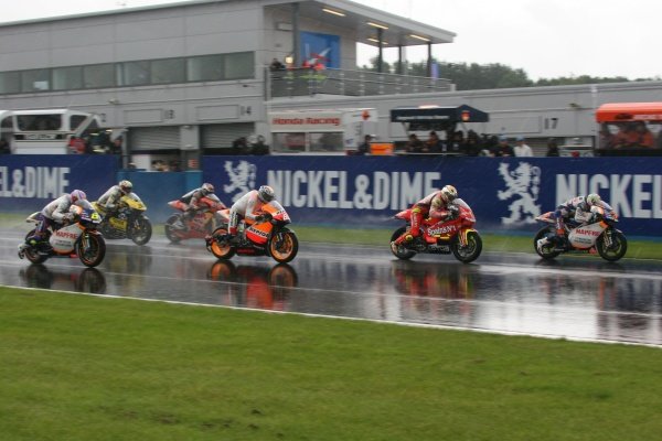 2007 Moto GP British Grand Prix.
Donington Park, England.
22nd-24th June 2007.
250cc race. Alex de Angelis leads Jorge Lorenzo, Julian Simon, Mika Kallio, Andrea Dovizioso and Alvaro Bautista at the start.
World Copyright: Kevin Wood/LAT Photographic
ref: Digital Image IMG_1579