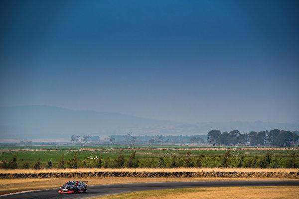 2017 Supercars Championship Round 2. 
Tasmania SuperSprint, Simmons Plains Raceway, Tasmania, Australia.
Friday April 7th to Sunday April 9th 2017.
James Courtney drives the #22 Mobil 1 HSV Racing Holden Commodore VF.
World Copyright: Daniel Kalisz/LAT Images
Ref: Digital Image 070417_VASCR2_DKIMG_1547.JPG