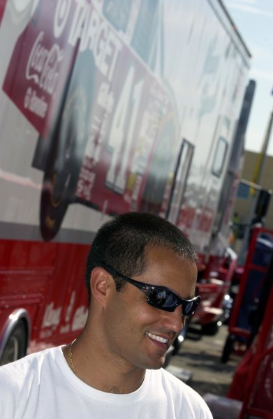 NASCAR Winton Cup Ford 400, Homestead-Miami Speedway, Homestead, Florida, USA 17 November,2002
Formula One driver (Williams-BMW) Juan Pablo Montoya hangs out with old friends at Target Chip Ganassi Racing.
Copyright-F
Peirce Williams/MMP-Inc. 2002
LAT Photographic NASCAR Winton Cup Ford 400, Homestead-Miami Speedway, Homestead, Florida, USA 17 November,2002
Formula One driver (Williams-BMW) Juan Pablo Montoya hangs out with old friends at Target Chip Ganassi Racing.
Copyright-F
Peirce Williams/MMP-Inc. 2002
LAT Photographic