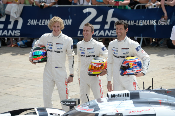 2014 Le Mans 24 Hours.
Circuit de la Sarthe, Le Mans, France.
Sunday 8 June 2014.
20, Porsche 919, LMP1-H, Timo Bernhard, Mark Webber, Brendon Hartley
World Copyright: Rick Dole/LAT Photographic.
ref: Digital Image Dole_LM24_2014_01