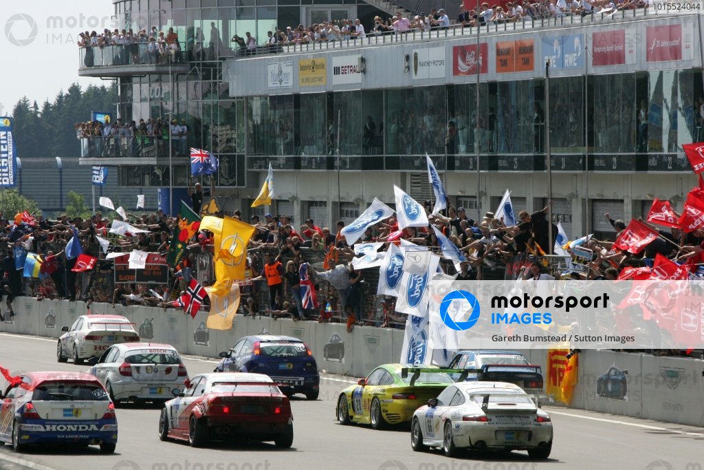 Lucas Luhr (GER) / Timo Bernhard (GER) / Mike Rockenfeller (GER) / Marcel Tiemann (MON) Manthey Racing Porsche 996 GT3-MR crosses the line to win the race whilst surrounded by many other cars.
Nurburgring 24 Hour Race, Nurburgring, Germany 17-18 June 2006
DIGITAL IMAGE Lucas Luhr (GER) / Timo Bernhard (GER) / Mike Rockenfeller (GER) / Marcel Tiemann (MON) Manthey Racing Porsche 996 GT3-MR crosses the line to win the race whilst surrounded by many other cars.
Nurburgring 24 Hour Race, Nurburgring, Germany 17-18 June 2006
DIGITAL IMAGE