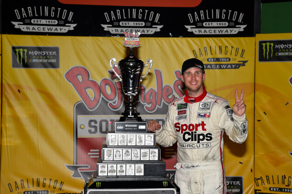 Monster Energy NASCAR Cup Series
Bojangles' Southern 500
Darlington Raceway, Darlington, SC USA
Sunday 3 September 2017
Denny Hamlin, Joe Gibbs Racing, Sport Clips Toyota Camry wins.
World Copyright: Rusty Jarrett
LAT Images Monster Energy NASCAR Cup Series
Bojangles' Southern 500
Darlington Raceway, Darlington, SC USA
Sunday 3 September 2017
Denny Hamlin, Joe Gibbs Racing, Sport Clips Toyota Camry wins.
World Copyright: Rusty Jarrett
LAT Images