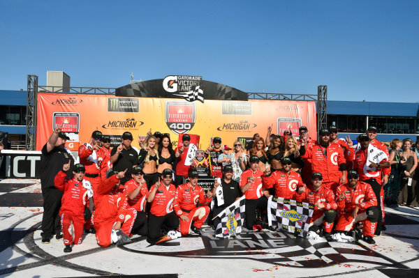 Monster Energy NASCAR Cup Series
FireKeepers Casino 400
Michigan International Speedway, Brooklyn, MI USA
Sunday 18 June 2017
Kyle Larson, Chip Ganassi Racing, Cars 3 Target Chevrolet SS celebrates his win in Victory Lane
World Copyright: Nigel Kinrade
LAT Images