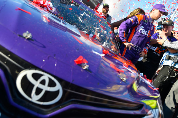 Monster Energy NASCAR Cup Series
Overton?s 301
New Hampshire Motor Speedway, Loudon, NH USA
Sunday 16 July 2017
Denny Hamlin, Joe Gibbs Racing, FedEx Office Toyota Camry celebrates his win
World Copyright: Nigel Kinrade
LAT Images Monster Energy NASCAR Cup Series
Overton?s 301
New Hampshire Motor Speedway, Loudon, NH USA
Sunday 16 July 2017
Denny Hamlin, Joe Gibbs Racing, FedEx Office Toyota Camry celebrates his win
World Copyright: Nigel Kinrade
LAT Images