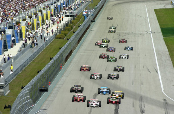 2000 CART Miami G
P. Homestead-Miami Speedway
Miami, Florida, USA, 26 March, 2000
Gil de Ferran (Marlboro Team Penske Reynard-Honda) leads from the green flag
-2000, Michael L. Levitt, USA
LAT PHOTOGRAPHIC

