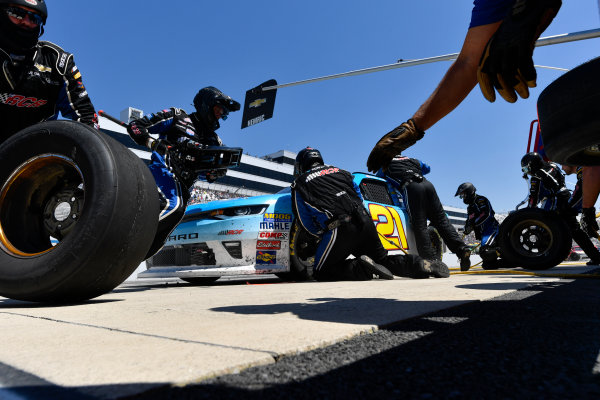 NASCAR XFINITY Series
One Main Financial 200
Dover International Speedway, Dover, DE USA
Saturday 3 June 2017
Daniel Hemric, Blue Gate Bank Chevrolet Camaro makes a pit stop
World Copyright: Logan Whitton
LAT Images
ref: Digital Image 17DOV1LW2941 NASCAR XFINITY Series
One Main Financial 200
Dover International Speedway, Dover, DE USA
Saturday 3 June 2017
Daniel Hemric, Blue Gate Bank Chevrolet Camaro makes a pit stop
World Copyright: Logan Whitton
LAT Images
ref: Digital Image 17DOV1LW2941