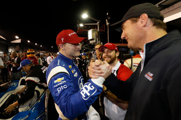 Verizon IndyCar Series
Bommarito Automotive Group 500
Gateway Motorsports Park, Madison, IL USA
Saturday 26 August 2017
Winner Josef Newgarden, Team Penske Chevrolet celebrates with his team President Tim Cindric
World Copyright: Michael L. Levitt
LAT Images Verizon IndyCar Series
Bommarito Automotive Group 500
Gateway Motorsports Park, Madison, IL USA
Saturday 26 August 2017
Winner Josef Newgarden, Team Penske Chevrolet celebrates with his team President Tim Cindric
World Copyright: Michael L. Levitt
LAT Images