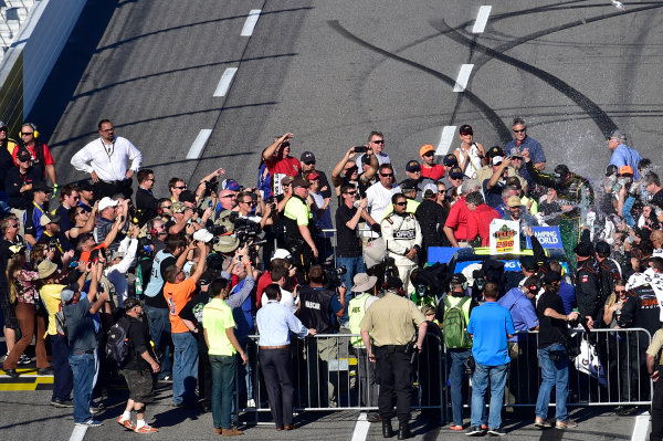 28-29 October, 2016, Martinsville, Virginia USA
Johnny Sauter celebrates after winning.
©2016, John Harrelson / LAT Photo USA 28-29 October, 2016, Martinsville, Virginia USA
Johnny Sauter celebrates after winning.
©2016, John Harrelson / LAT Photo USA