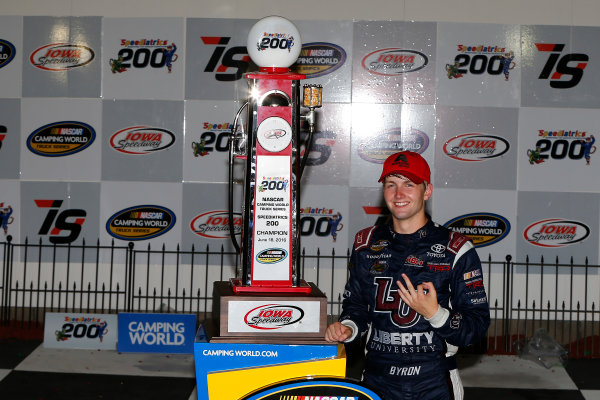 17-18 June, 2016, Newton, Iowa USA
William Byron celebrates in victory lane
?2016, Russell LaBounty
LAT Photo USA
17-18 June, 2016, Newton, Iowa USA
William Byron celebrates in victory lane
?2016, Russell LaBounty
LAT Photo USA