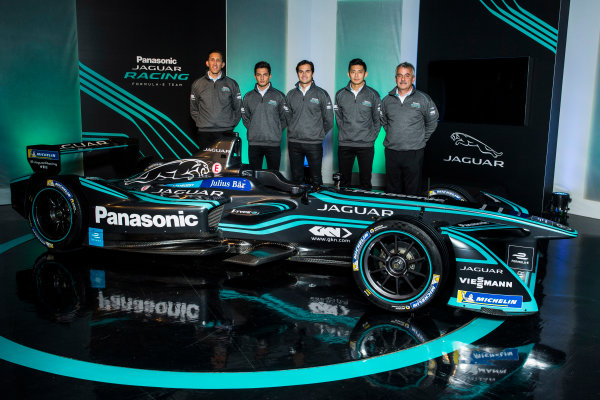 Panasonic Jaguar Racing RE:CHARGE LIVE EVENT
Whitely Engineering Centre, Warwickshire, UK
Thursday 21 September 2017.
James Barclay (Team Director, Jaguar Racing), Mitch Evans, Nelson Piquet Jr, Ho-Pin Tung, and Gerd M?user (Chairman, Panasonic Jaguar Racing)
Photo: Andrew Ferraro/LAT/Jaguar
ref: Digital Image _FER7233