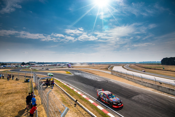 2017 Supercars Championship Round 2. 
Tasmania SuperSprint, Simmons Plains Raceway, Tasmania, Australia.
Friday April 7th to Sunday April 9th 2017.
James Courtney drives the #22 Mobil 1 HSV Racing Holden Commodore VF.
World Copyright: Daniel Kalisz/LAT Images
Ref: Digital Image 070417_VASCR2_DKIMG_0584.JPG