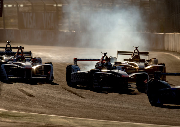 2016/2017 FIA Formula E Championship.
Marrakesh ePrix, Circuit International Automobile Moulay El Hassan, Marrakesh, Morocco.
Saturday 12 November 2016.
Loic Duval (FRA), Dragon Racing, Spark-Penske, Penske 701-EV at the start of the race.
Photo: Zak Mauger/Jaguar Racing
ref: Digital Image _X0W6101