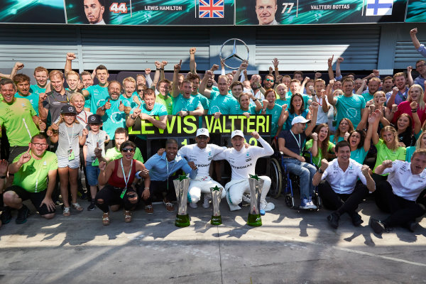 Autodromo Nazionale di Monza, Italy.
Sunday 3 September 2017.
Lewis Hamilton, Mercedes AMG, 1st Position, Valtteri Bottas, Mercedes AMG, 2nd Position, and the Mercedes team celebrate victory.
World Copyright: Steve Etherington/LAT Images
ref: Digital Image SNE14733 Autodromo Nazionale di Monza, Italy.
Sunday 3 September 2017.
Lewis Hamilton, Mercedes AMG, 1st Position, Valtteri Bottas, Mercedes AMG, 2nd Position, and the Mercedes team celebrate victory.
World Copyright: Steve Etherington/LAT Images
ref: Digital Image SNE14733
