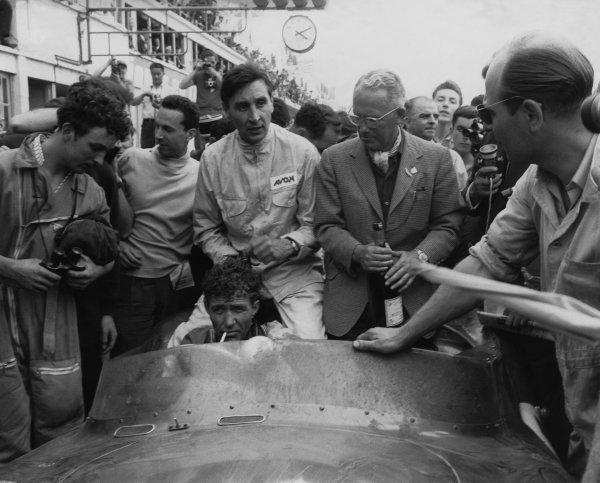 Le Mans, France. 20th - 21st June 1959
Roy Salvadori/Carroll Shelby (Aston Martin DBR1), 1st position, with Chief Designer, David Brown, sits on the car as they drive into parc ferme, action
World Copyright: LAT Photographic
Ref: B/W Print. Le Mans, France. 20th - 21st June 1959
Roy Salvadori/Carroll Shelby (Aston Martin DBR1), 1st position, with Chief Designer, David Brown, sits on the car as they drive into parc ferme, action
World Copyright: LAT Photographic
Ref: B/W Print.