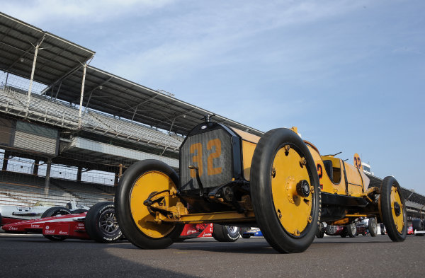 12 October, 2010, Indianapolis, Indiana, USA
33 Historic cars representing the 100 year history of the Indy 500 are gathered on the grid of the Indianapolis Motor Speedway
©2010, Dan R. Boyd, USA
LAT Photographic 12 October, 2010, Indianapolis, Indiana, USA
33 Historic cars representing the 100 year history of the Indy 500 are gathered on the grid of the Indianapolis Motor Speedway
©2010, Dan R. Boyd, USA
LAT Photographic