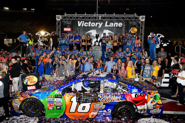 Monster Energy NASCAR Cup Series
Bass Pro Shops NRA Night Race
Bristol Motor Speedway, Bristol, TN USA
Saturday 19 August 2017
Kyle Busch, Joe Gibbs Racing, M&M's Caramel Toyota Camry wins
World Copyright: Rusty Jarrett
LAT Images Monster Energy NASCAR Cup Series
Bass Pro Shops NRA Night Race
Bristol Motor Speedway, Bristol, TN USA
Saturday 19 August 2017
Kyle Busch, Joe Gibbs Racing, M&M's Caramel Toyota Camry wins
World Copyright: Rusty Jarrett
LAT Images